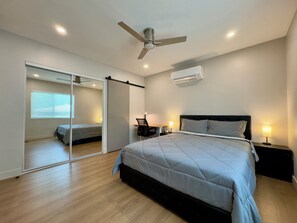 Room - 3BR Open Concept, Newly Renovated, Fully Furnished, Work-Ready, Quiet Area (Los Angeles)