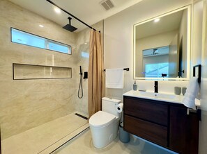 Bathroom - 3-Bed, 4-Bath Modern Home - Open Concept, Fully Remodeled & Brand-New Furnished (Los Angeles)