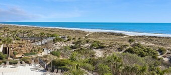 C121 Surf & Racquet~ 1BR 1BA Oceanfront Retreat