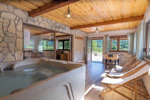 Relax in Velebit nature with jacuzzi and traditional charm