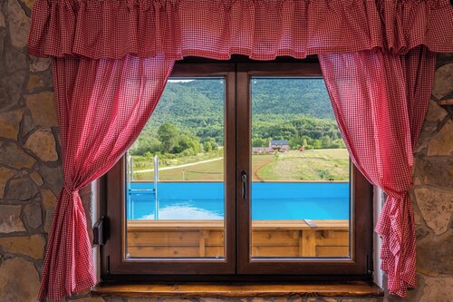 Relax in Velebit nature with jacuzzi and traditional charm