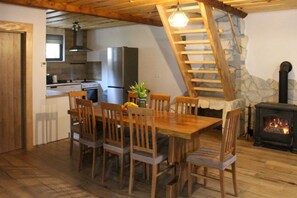 Dining - Relax in Velebit nature with jacuzzi and traditional charm (Gospić)