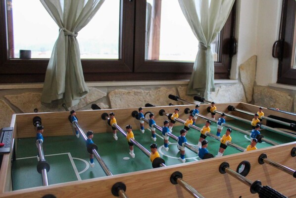 Games room - Relax in Velebit nature with jacuzzi and traditional charm (Gospić)