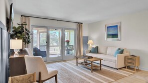 Apartment (1 Bedroom) | Interior - 5B Mariners Walk by Avantstay Shared Pool Minutes to Waterfront Dining + Shops (Isle of Palms)