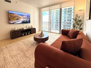 Living area - Modern 28th Floor @Miami - New Furnishings+Parking (Miami)