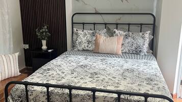 1 bedroom, iron/ironing board, Internet, bed sheets