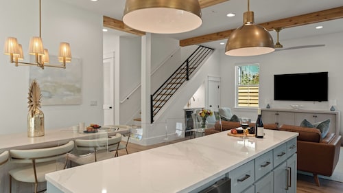30A Southern Sugar by Avantstay Sleeps 26 Pool + Hot Tub + Game Room + Golf Cart + Bikes