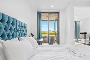 Desk, iron/ironing board, WiFi, bed sheets - Spacious 1BR Apartment | Walk to Tram | Parking (Dickson)