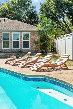 Pool - Creekside 4BR 2B Home with Beautiful Pool & Garde (Garland)