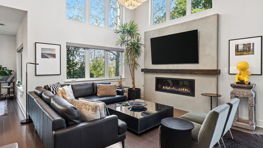 Bluebonnet Lane by Avantstay Near Lady Bird Lake + Downtown Patio + Firepit Designer Zilker Home