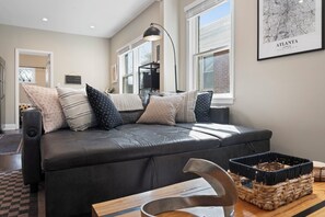 Living area - Beltline Cottage • Walk to Ponce City Market • World Cup Home Base (Atlanta)
