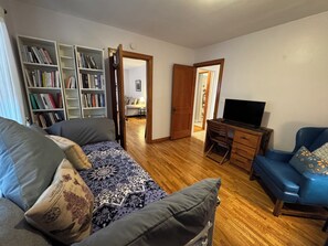 2 habitaciones, escritorio, tabla de planchar con plancha y wifi gratis