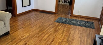 Renovated 2-bedroom house in Russell with AC and Hardwood Floors