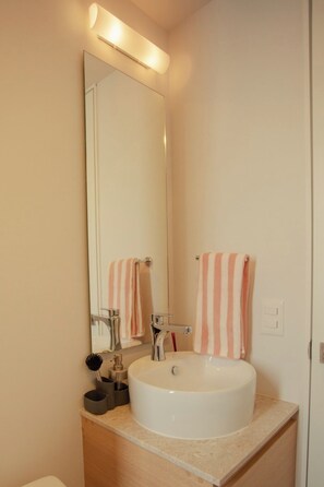 Bathroom - Mr W | Lafayette | 2BR Cozy Apt Great Location (Guadalajara)