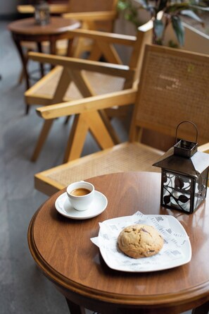 Outdoor dining - Mr. W | Amazing 3Br centric condo in Guadalajara (Zapopan)