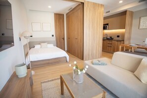 Een strijkplank/strijkijzer, wifi, beddengoed
