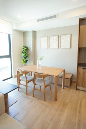 Dining - Mr W | 1BR Modern Loft Margot (Guadalajara)