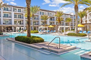 A heated pool - 🌊Private Heated Pool | Bikes | Easy Beach Access | Hot Tub (Inlet Beach)
