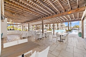 Outdoor dining - 🌊Private Heated Pool | Bikes | Easy Beach Access | Hot Tub (Inlet Beach)