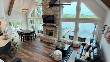 Smart TV, fireplace, table tennis