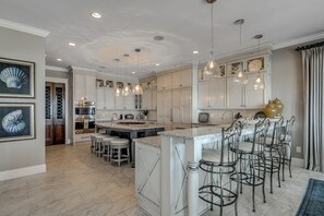 Dining - Sea To Believe - Oceanfront in Garden City Beach! (Garden City Beach)