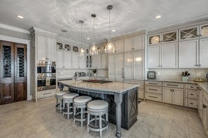 Fridge, microwave, oven, stovetop - Sea To Believe - Oceanfront in Garden City Beach! (Garden City Beach)