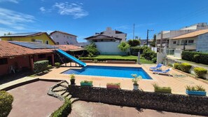 Outdoor pool, pool loungers - Casa 25 - Hostel (Guarapari)