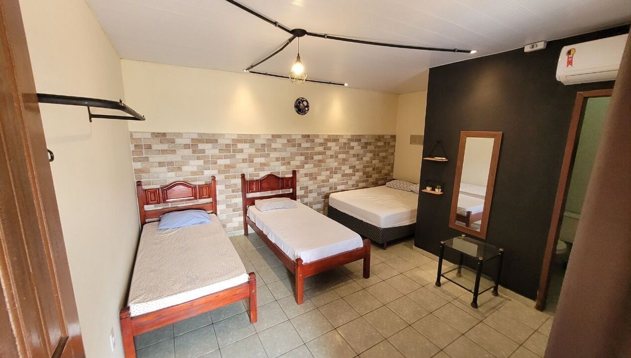 Suite – basic, flere senger, privat bad, bassengutsikt