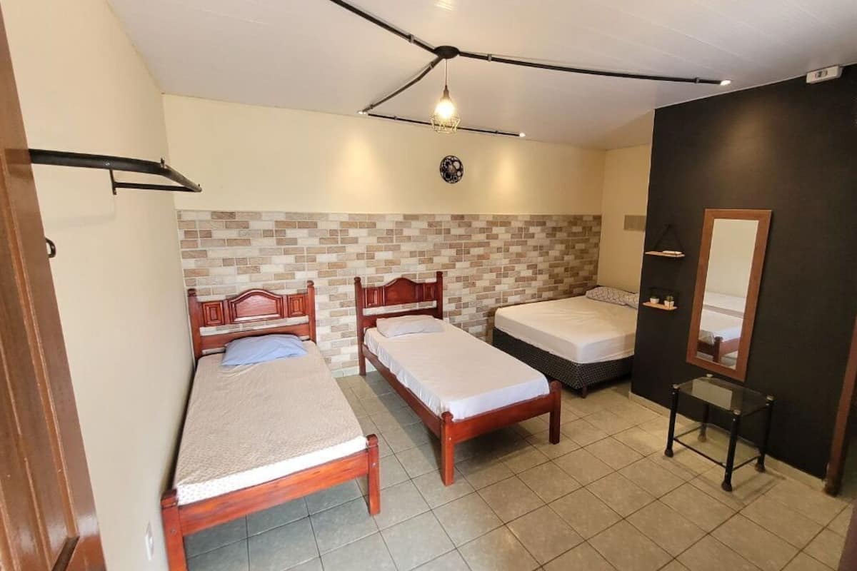 ห้องเบสิกสวีท, หลายเตียง, ห้องน้ำส่วนตัว, วิวสระว่ายน้ำ