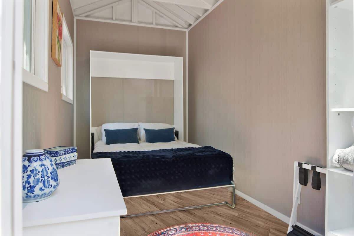 1 bedroom, iron/ironing board, WiFi (free), bed sheets
