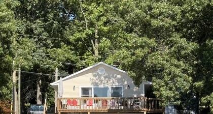 Maple Lake Cottage- pet friendly- boat dock