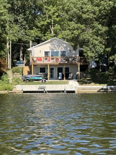 Maple Lake Cottage- pet friendly- boat dock