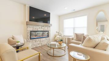 Smart TV, fireplace
