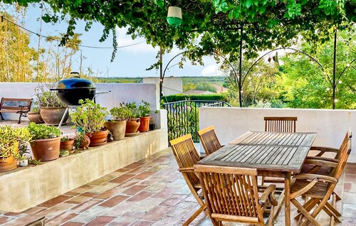 Beautiful home in Alignan-Du-Vent