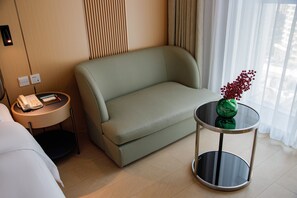 Basic Double Room | Desk, laptop workspace, blackout drapes, iron/ironing board - Muwang Hotel Dalian (Dalian)
