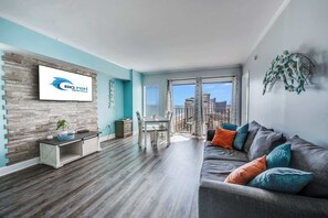Living area - High Floor with Nice Ocean Views at Palace Resort (Myrtle Beach)