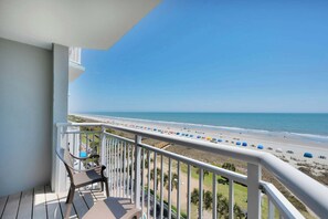 Property grounds - Amazing Beachfront condo with pools, gym & balcony (Myrtle Beach)