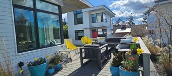 Beautiful 3-bedroom house with AC in the center of charming Eastsound Village