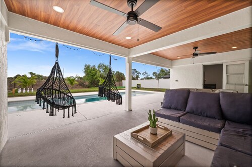 HotTub, Pool, Sauna, Roof Top Deck, Mini Golf, Bowling, Game room, Exercise room