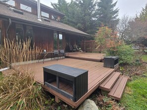 Terrace/patio - Maple Avenue Retreat - Large Patio Space and Lawn (Point Roberts)