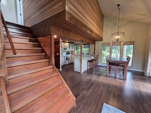 Interior - Maple Avenue Retreat - Large Patio Space and Lawn (Point Roberts)
