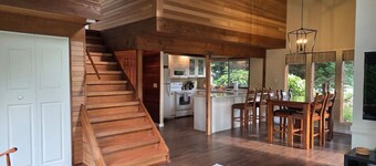 Maple Avenue Retreat - Large Patio Space and Lawn
