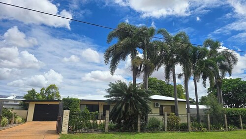 Life's good in Parkside - Relaxing 3BR Retreat w Pool & Patio