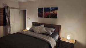 Room - Life's good in Parkside - Relaxing 3BR Retreat w Pool & Patio (Parkside)