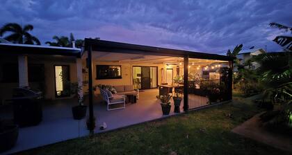 Life's good in Parkside - Relaxing 3BR Retreat w Pool & Patio