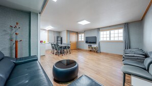 ベーシック ルーム 1 ベッドルーム (Group Room (Private BBQ))