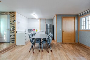 ห้องเบสิก, 1 ห้องนอน (Group Room (Private BBQ)) | 1 ห้องนอน, Wi-Fi ฟรี