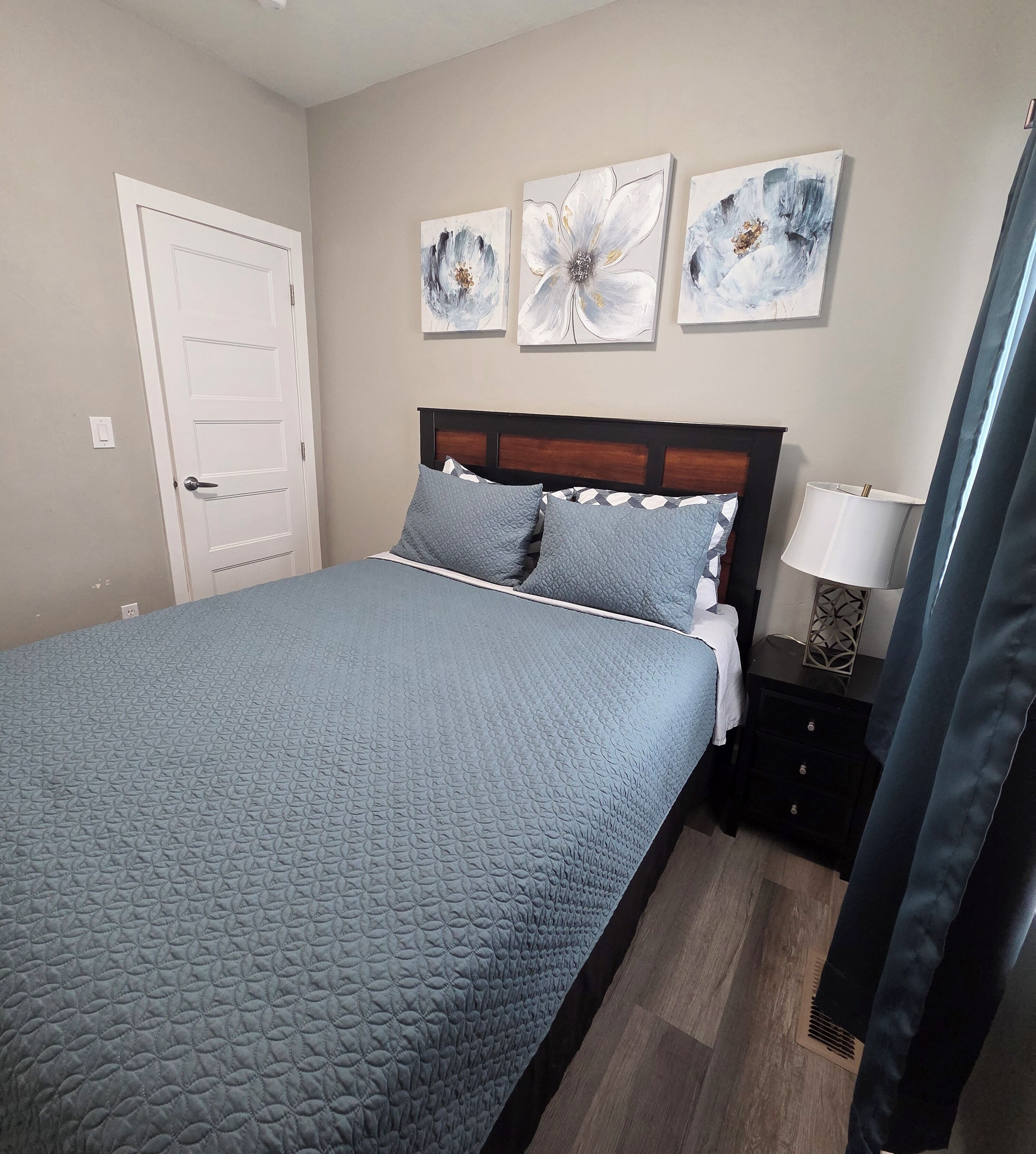 3 habitaciones, escritorio, tabla de planchar con plancha y wifi gratis 