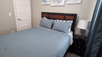 3 habitaciones, escritorio, tabla de planchar con plancha y wifi gratis