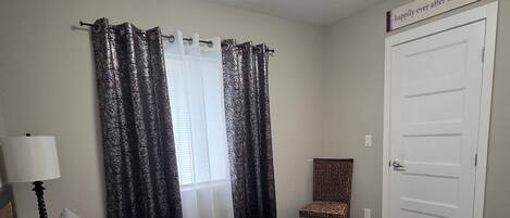 3 bedrooms, desk, iron/ironing board, free WiFi